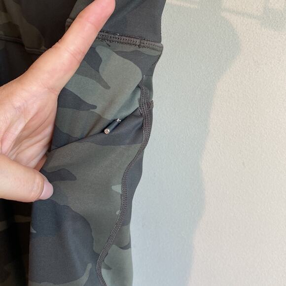 Athleta Camo Contender 7/8 Tight green S - Picture 5 of 13